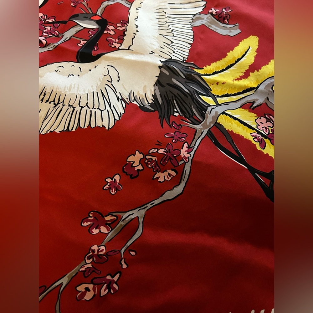 COPY - Authentic Louis Vuitton silk scarf. Absolutely gorgeous. - Picture 4 of 16